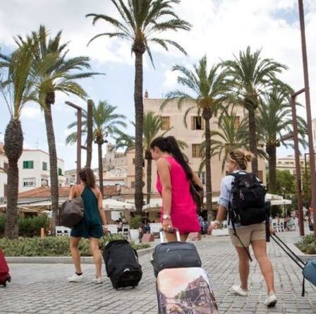 `` L'Espagne aime les Britanniques '' La réouverture confiante de Madrid se profile alors que la reprise `` semble bonne ''