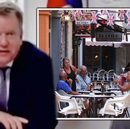 L'UE a honte d'avoir `` surchargé '' les expatriés britanniques avec la paperasse du Brexit - Le Royaume-Uni `` surveille de près ''