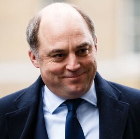 La Russie met en garde contre une action militaire dans les eaux britanniques - `` menace de l'adversaire numéro un ''