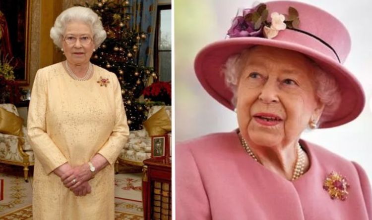La broche Scarab de la reine Elizabeth est `` la plus personnelle '' et un cadeau du prince Philip