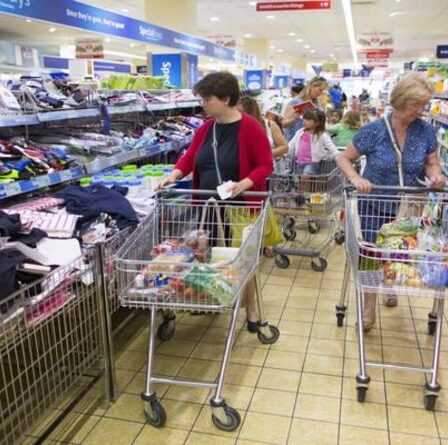 La gaffe d'Aldi laisse les acheteurs perplexes: `` J'ai dépensé 7000 £ pour ceux-ci la semaine dernière! ''