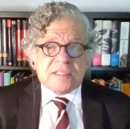 La guerre en Chine fait craindre une fusée alors que Pékin menace l'Australie d'une `` frappe de missiles balistiques ''