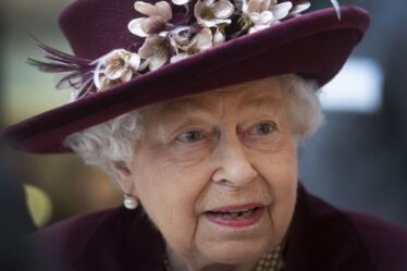 La reine a porté un coup écrasant alors que les jeunes Britanniques reviennent à la monarchie - Nouveau sondage de la famille royale