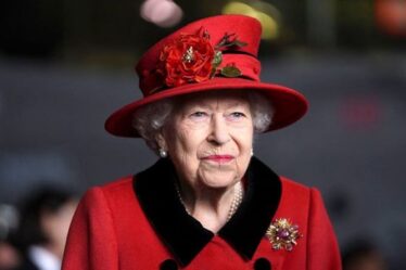 La reine est `` profondément bouleversée '' par le prince Harry à propos de Charles et l'a prise `` très personnellement ''