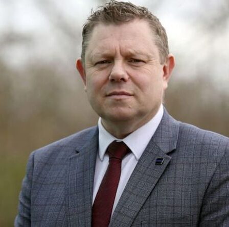 Le chef de la police écrit une lettre émotionnelle alors que le verrouillage se simplifie et que la vie `` revient à la normale ''