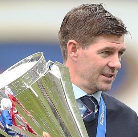 Le patron des Rangers Steven Gerrard `` discuté pour le travail des Wolves '' avec Frank Lampard