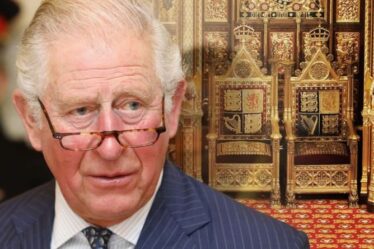 Le prince Charles a dit de `` sevrer '' la majeure partie de la famille royale de l'argent public après être devenu roi