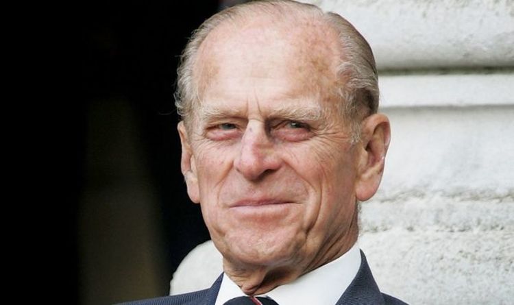 Le prince Philip honore trois membres du personnel royal clés en leur laissant une aubaine `` généreuse ''