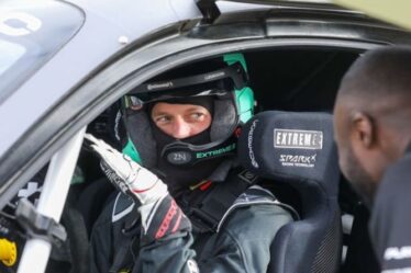 Le prince William `` à l'aise '' au volant de la voiture électrique Extreme E de Lewis Hamilton lors d'un essai routier