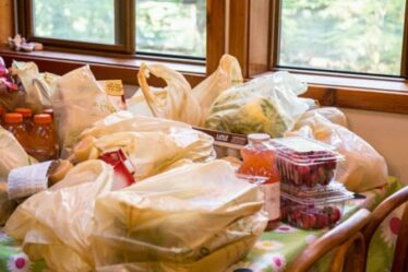 Le prix des sacs à usage unique va doubler alors que les ministres intensifient la guerre des déchets plastiques