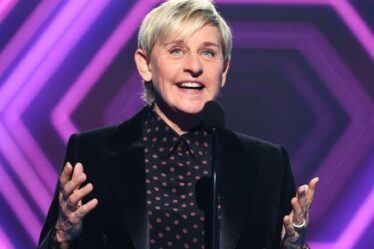 Le talk-show d'Ellen DeGeneres ANNULÉ après 19 saisons alors que les cotes d'écoute chutaient