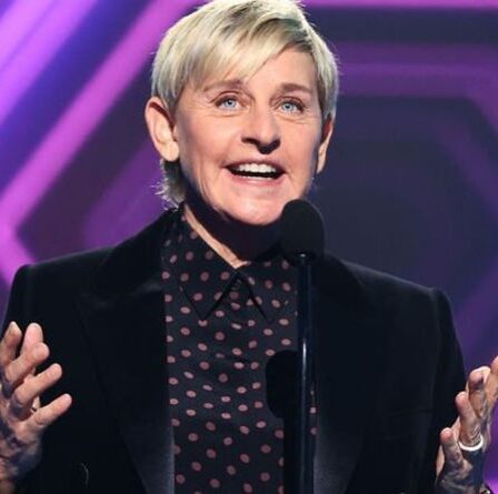 Le talk-show d'Ellen DeGeneres ANNULÉ après 19 saisons alors que les cotes d'écoute chutaient