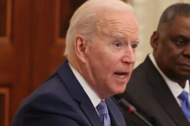 Les OVNIS se sont moqués de Joe Biden avant le rapport de la bombe du Pentagone - "Demandez à Obama!"