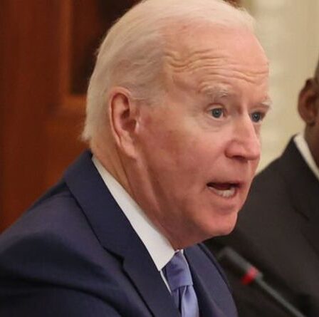 Les OVNIS se sont moqués de Joe Biden avant le rapport de la bombe du Pentagone - "Demandez à Obama!"