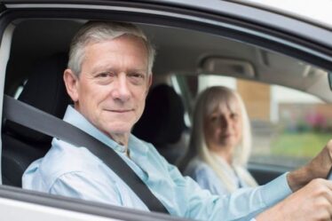 Les conducteurs plus âgés risquent davantage de commettre des erreurs de sécurité routière `` dangereuses '' que les jeunes automobilistes