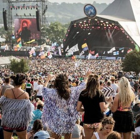 Les députés mettent en garde contre `` un autre été perdu '' pour les festivals à moins que le filet de sécurité Covid ne soit introduit