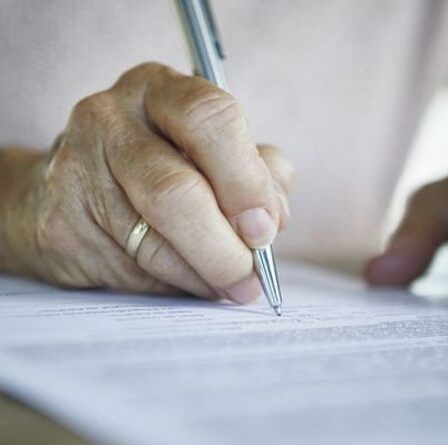 Les femmes touchées par des retraites médiocres et par l'absence d'épargne sont confrontées à de graves retraites, préviennent les experts financiers