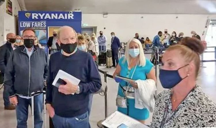Les passagers de Ryanair `` en larmes '' alors que 31 personnes se voient refuser un vol vers l'Espagne
