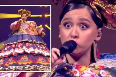 Les téléspectateurs de l'Eurovision 2021 sont distraits par l'entrée de la Russie "Que se cache-t-il dans cette robe!"