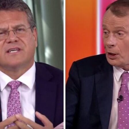 Les téléspectateurs de la BBC `` s'éteignent '' et critiquent Andrew Marr pour avoir grillé `` honteusement '' le commissaire européen