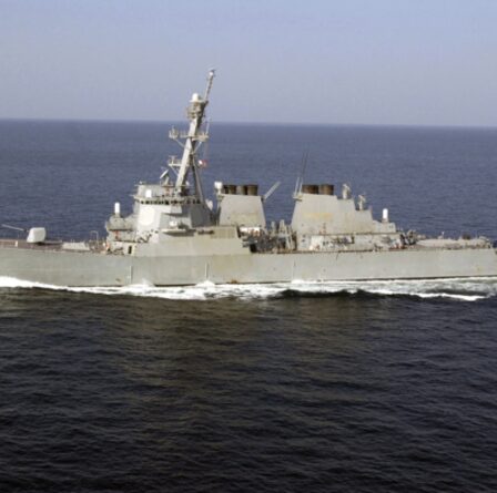 Les tensions dans la mer de Chine méridionale explosent alors que les États-Unis envoient un destroyer à travers le détroit