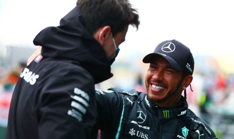 Lewis Hamilton signera un contrat pluriannuel avec Mercedes, déclare le chef Toto Wolff