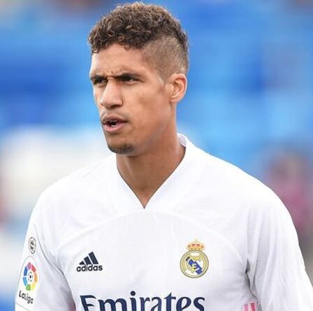 Manchester United reçoit une augmentation de transfert de Raphael Varane avant la finale de la Ligue Europa