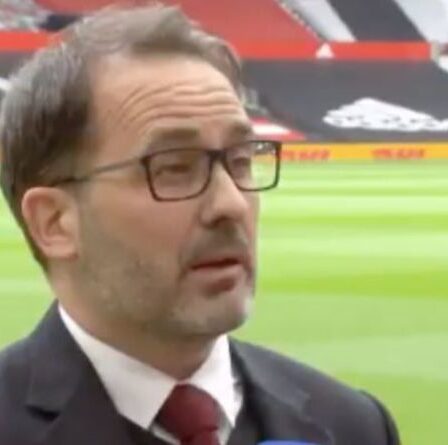 Manchester United se tient aux côtés de Glazers en réponse aux critiques féroces de Gary Neville