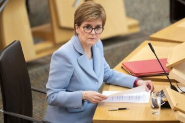 `` Nous payons des impôts plus élevés mais dans une pire position '' Nicola Sturgeon et le bilan du SNP détruits