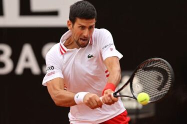 Novak Djokovic fume devant l'arbitre avant le choc de l'Open d'Italie avec Taylor Fritz suspendu