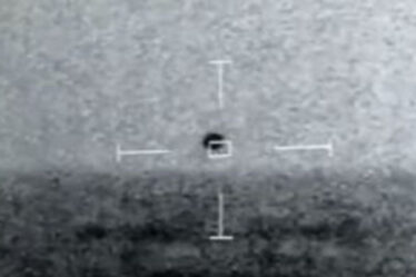 Observation d'OVNI: des images divulguées montrent un essaim de 14 bateaux de la marine américaine avant le rapport du Pentagone