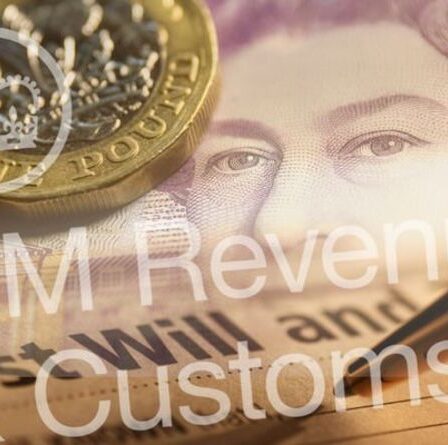 Pension: Pourriez-vous obtenir un remboursement d'impôt?  Les Britanniques sont invités à vérifier car des milliers d'épargnants paient trop cher