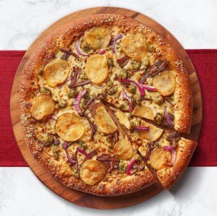 Pizza Hut lance une nouvelle pizza rôtie et ajoute plus d'accompagnements et de desserts à son menu