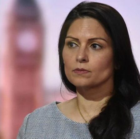 Priti: la BBC doit tirer des leçons ou faire face à une réforme dans l'examen de la Charte royale