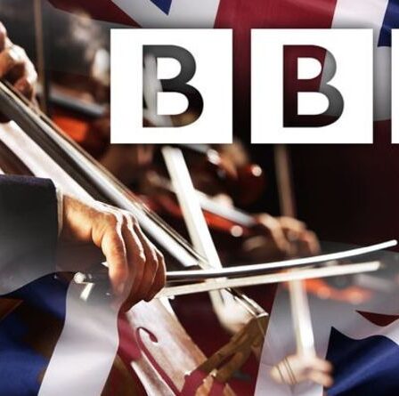 Ramène le!  La BBC a exhorté à relancer le thème emblématique de Radio 4 UK - `` Rebuild Trust ''