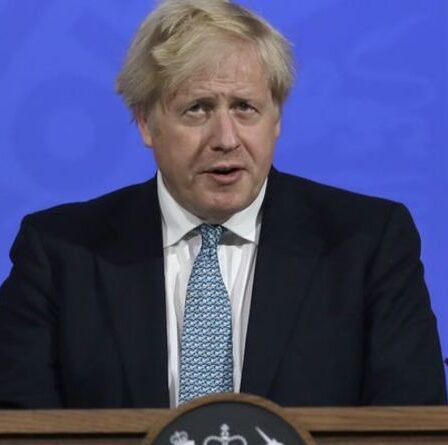 Retard de l'annonce de Boris Johnson: Quand les ministres vont-ils supprimer les règles de distanciation et masquer?