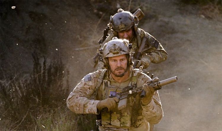 SEAL Team saison 5: Jason prêt pour un traumatisme alors que le showrunner fait allusion à un `` nuage sombre '' à venir