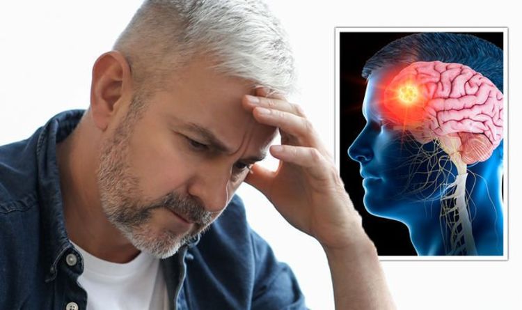 Symptômes du cancer: cinq signes clés d'un mal de tête peuvent être le signe d'une tumeur au cerveau