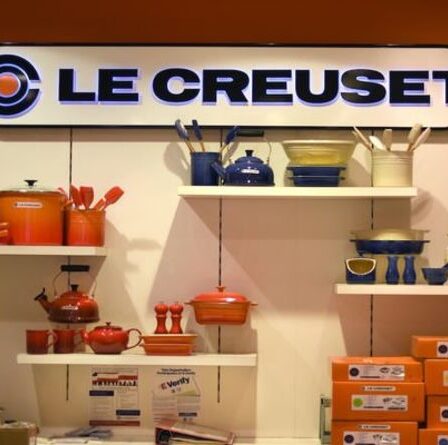 TK Maxx réduit de 70% les ustensiles de cuisine, les tasses et plus encore Le Creuset - les prix commencent à partir de 4,99 £
