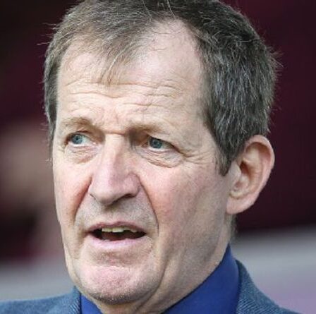 «Très bien cupcake!  Rejoiner Campbell saisit le flop du Royaume-Uni à l'Eurovision pour frapper au Brexit