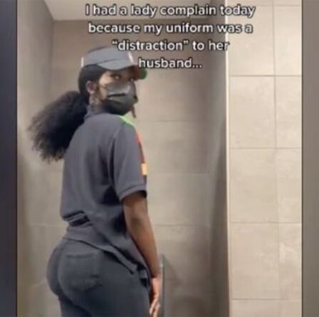 Une employée de Burger King a dit à son jean moulant `` trop distrayant '' pour le mari de la femme