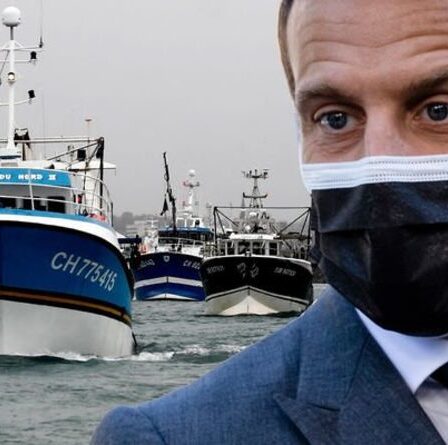«Une règle pour eux!  Macron attaqué pour une `` brèche '' de pêche française dans les eaux de Jersey