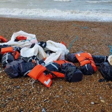 Une tonne de cocaïne s'échoue sur les plages de la côte sud attachée à des gilets de sauvetage