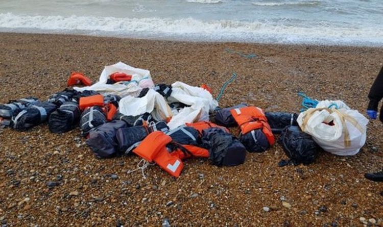 Une tonne de cocaïne s'échoue sur les plages de la côte sud attachée à des gilets de sauvetage