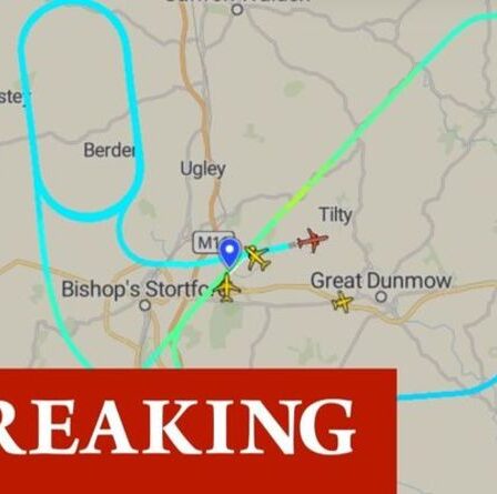 Urgence en vol Ryanair: un avion émet un `` 7700 squawk '' dans le ciel au-dessus de l'aéroport de Stansted