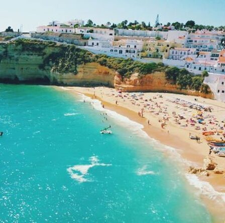 Vacances en Algarve: le Portugal est prêt pour la canicule alors que les premiers touristes britanniques arrivent à l'aéroport de Faro