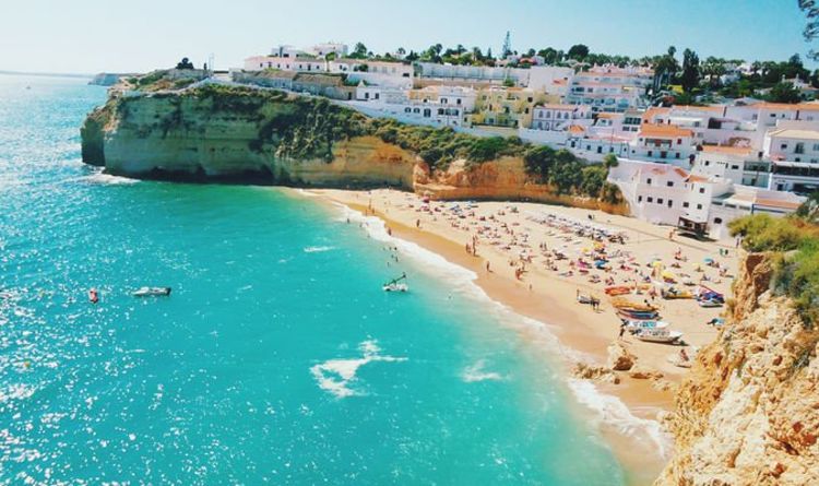 Vacances en Algarve: le Portugal est prêt pour la canicule alors que les premiers touristes britanniques arrivent à l'aéroport de Faro