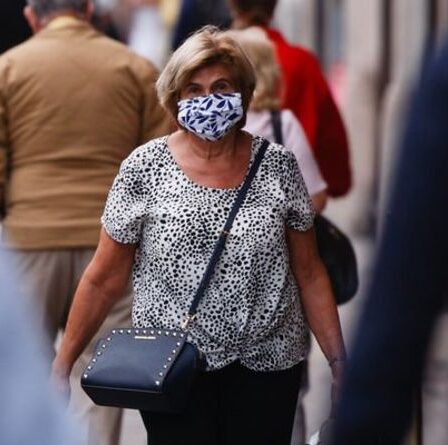 Vaccination Covid: les personnes vaccinées doivent-elles s'auto-isoler?  Règles de contact expliquées