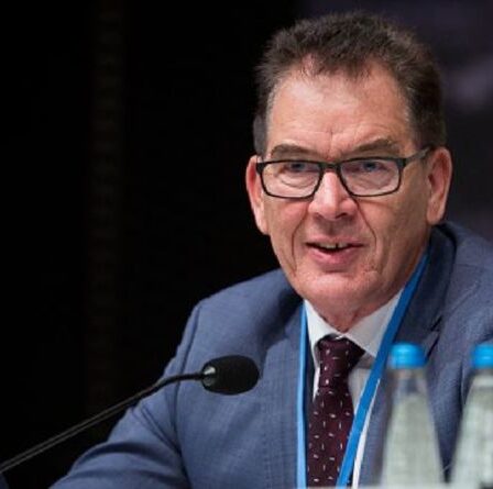 «Voilà pour la solidarité!  L'allié de Merkel lance une attaque furieuse contre l'UE pour la thésaurisation des vaccins