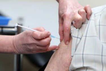 War on Covid s'est intensifié en tant que vaccin à dose unique approuvé pour une utilisation au Royaume-Uni